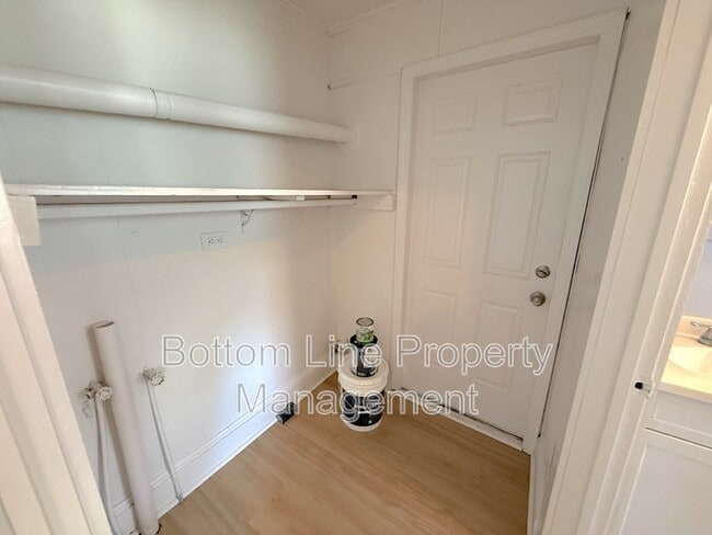 Building Photo - 1912 Gum St