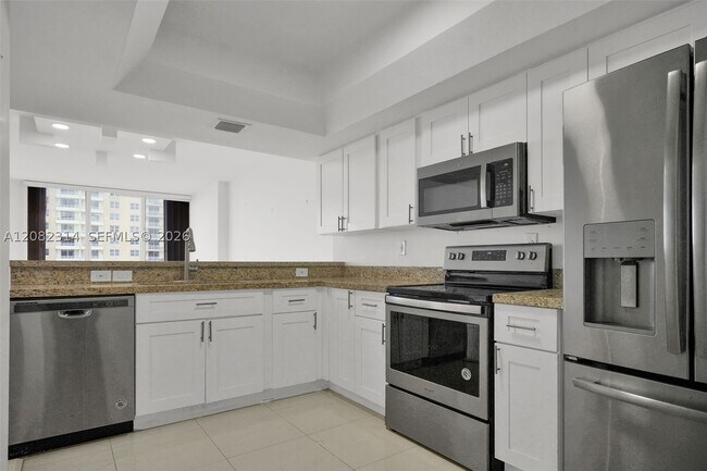 Building Photo - 520 Brickell Key Dr