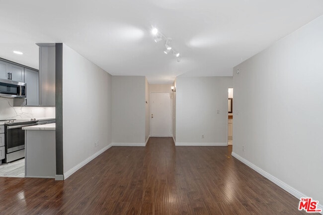 Building Photo - 320 S Ardmore Ave