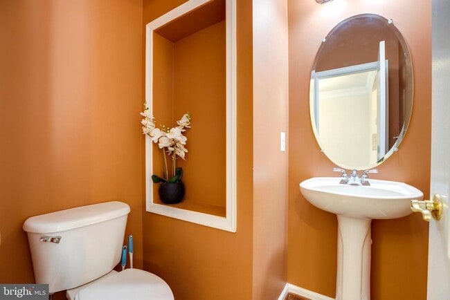 Building Photo - 4527 English Holly Dr