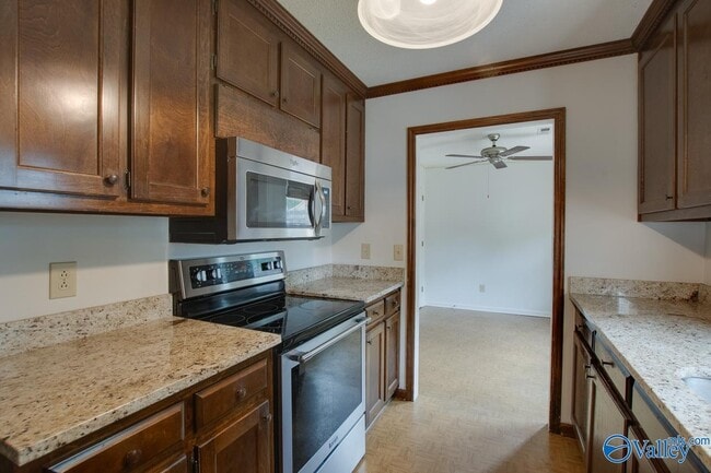 Building Photo - 1008 Heatherwood Dr SE