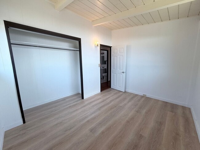 Building Photo - 3 Bedroom 1.5 Bathroom Single Family House Makakilo Home with Yard & Cool Breezes!