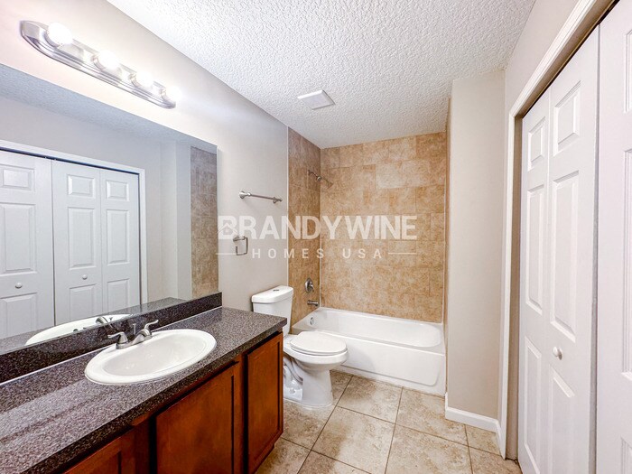 Building Photo - 628 4th Ave S