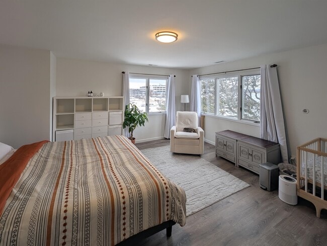 Building Photo - 700 10th St