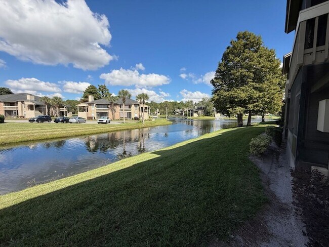 Building Photo - Beautiful Ground-Floor 2 Bedroom, 2 Bathroom Condo in The Landings at Belle Rive!