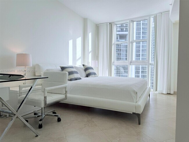 Building Photo - 18201 Collins Ave