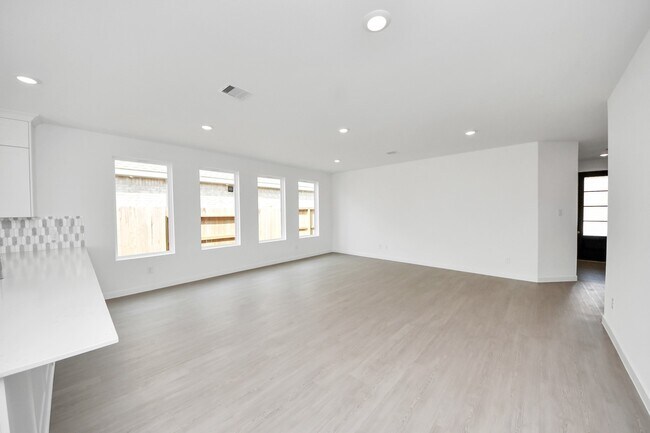 Building Photo - 26903 Zebra Grass Dr