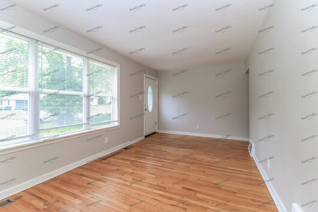 Building Photo - 230 S Marguerite Ave