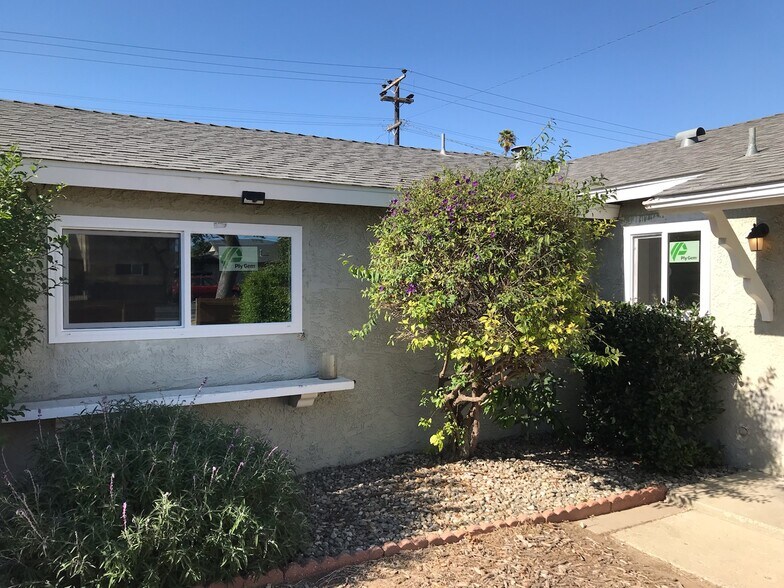 Building Photo - 1127 E Donovan Rd