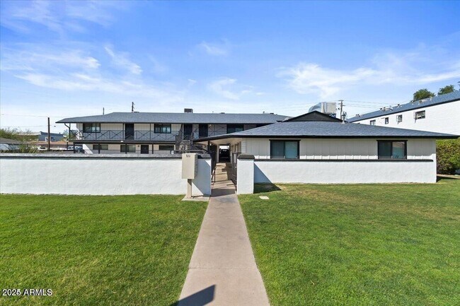 Building Photo - 502 E Mariposa St