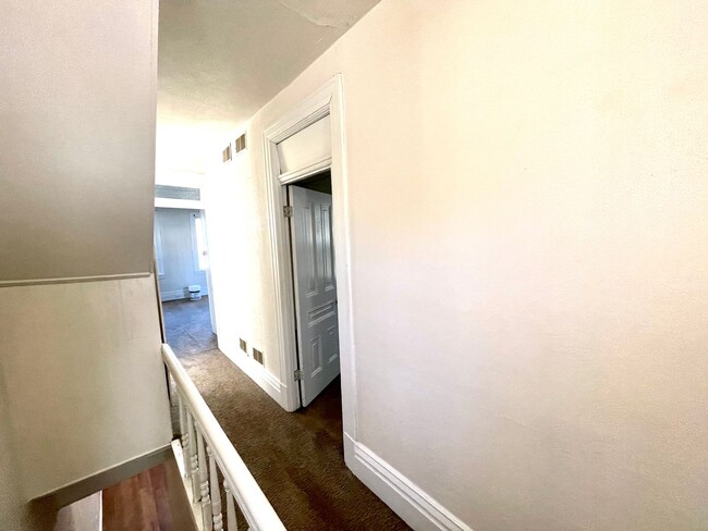 Building Photo - Nicely updated Mt Washington 3 bed house w...