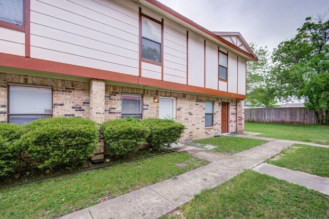 Building Photo - 3061 Olympia Dr