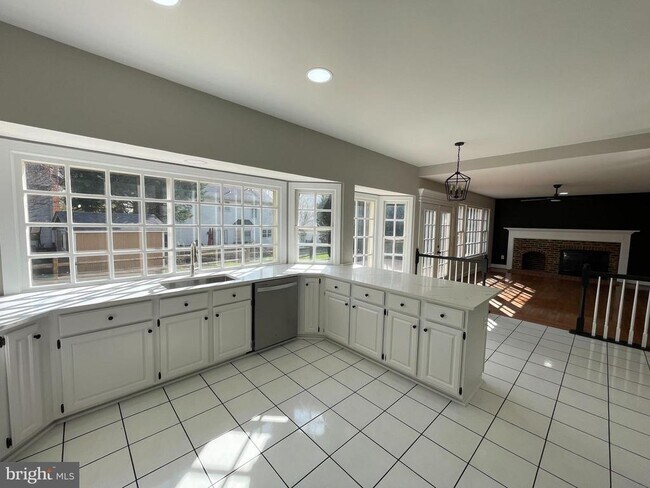 Building Photo - 9440 Flowerden Ln