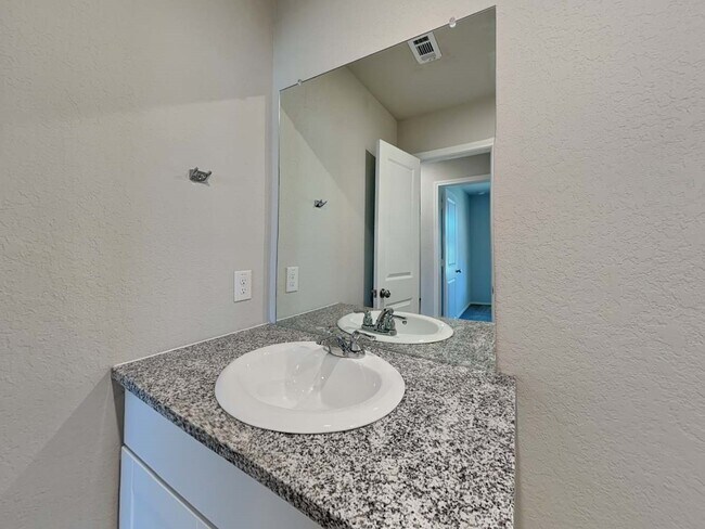 Building Photo - 3342 Kornberg Dr