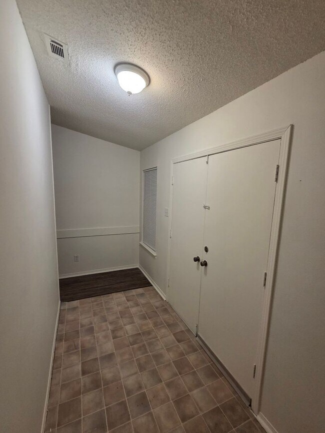 Building Photo - 3/2 in Claremont Subdivision