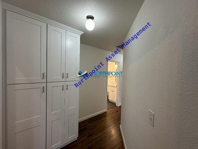 Building Photo - Remodeled 3BD/2BA Gem in Vintage Park
