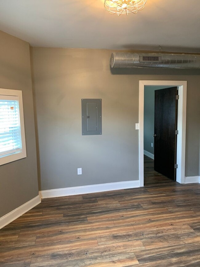 Building Photo - 544 N Sheridan Ave