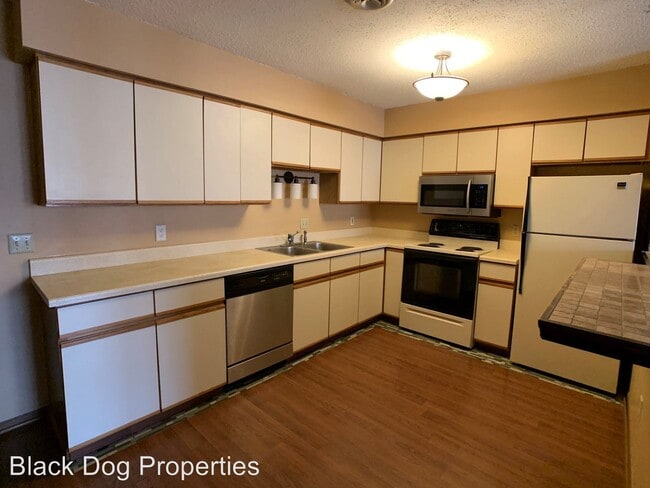 Building Photo - 2500 Candlecrest Cir