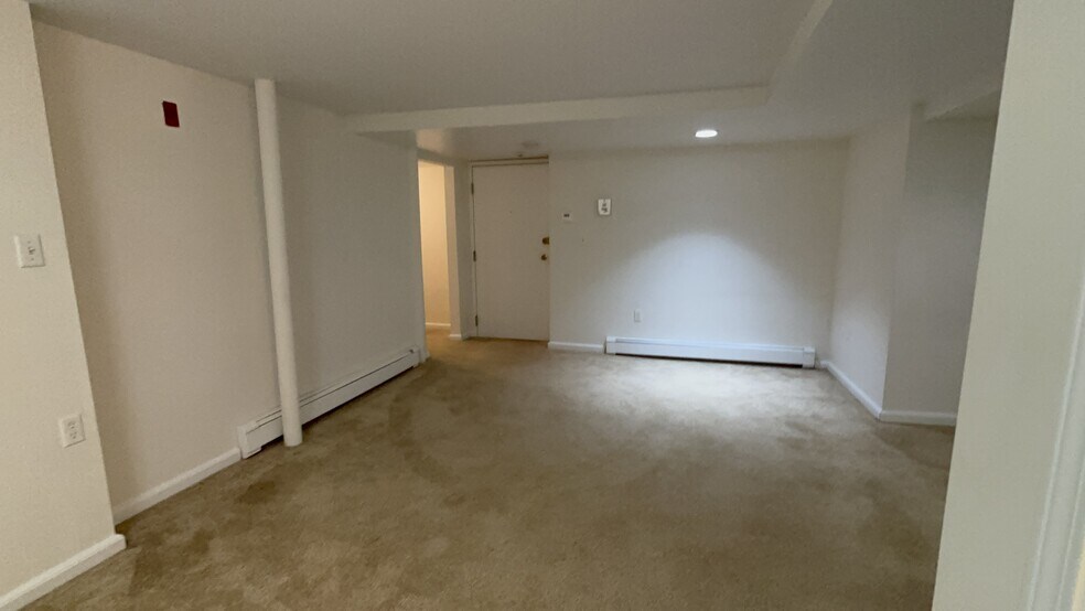 Building Photo - 1247 Beacon St