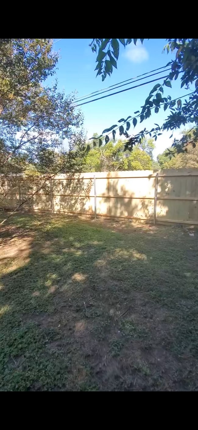 Building Photo - 220 Fairmont Ave