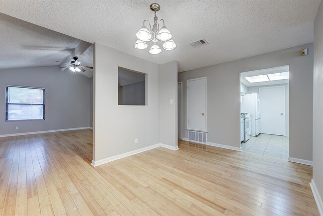 Building Photo - 6300 Capriola Dr