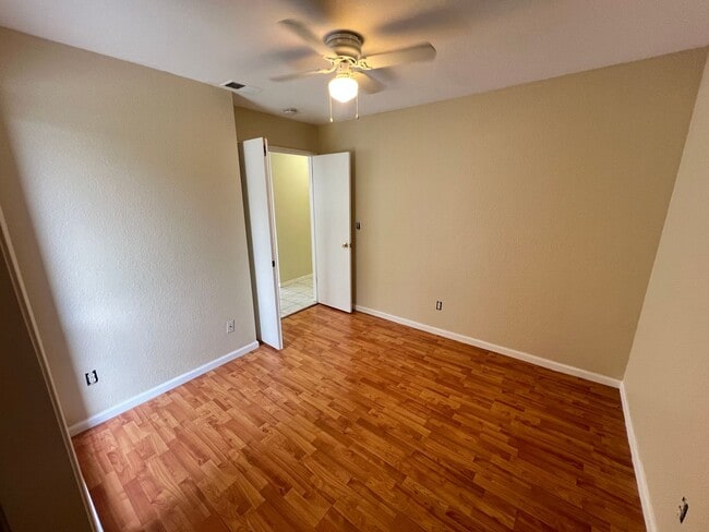 Building Photo - 3 bed 2 bath in Lincoln Village West