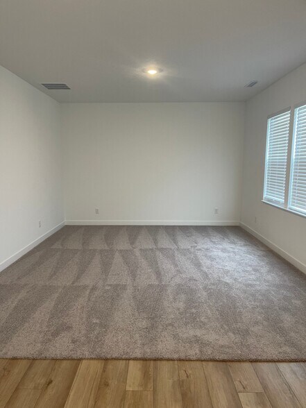 Building Photo - 1717 Woods Edge Dr