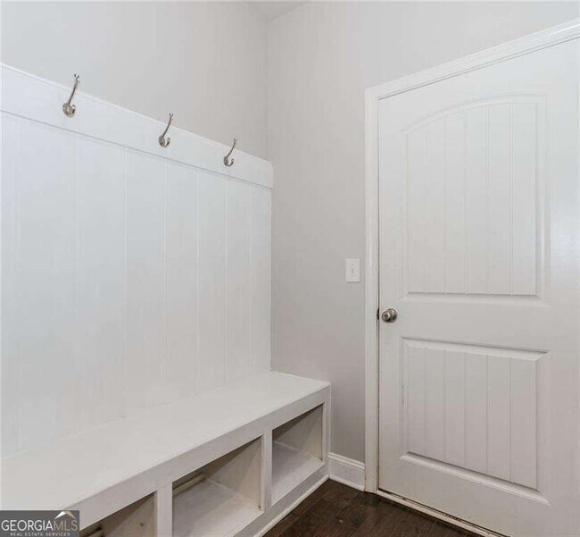 Building Photo - 5940 Park Bend Ave