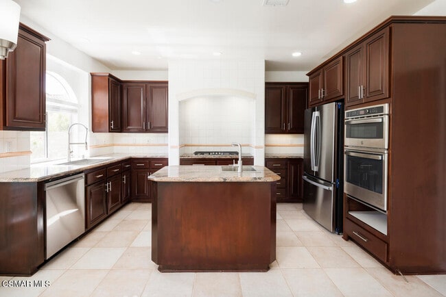 Building Photo - 1851 Fox Springs Cir