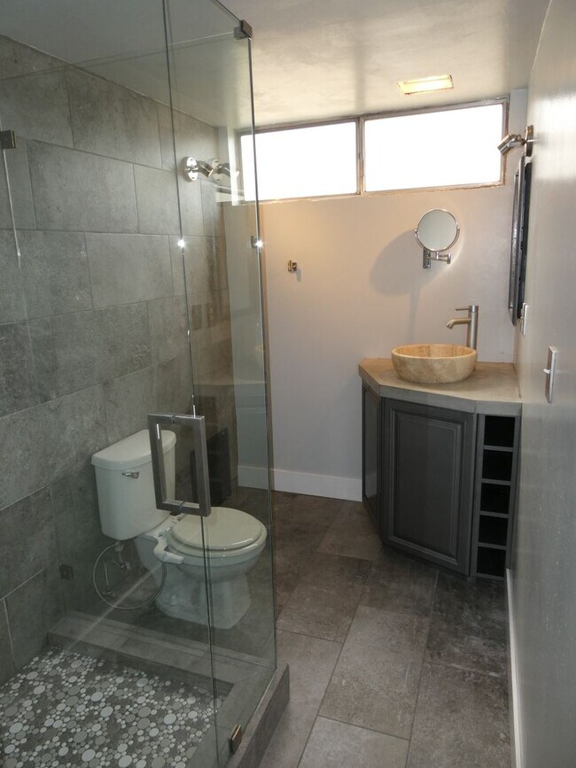 Building Photo - Single Story Pool House for Rent in Canyon...