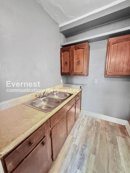 Building Photo - 4203 Cortland St