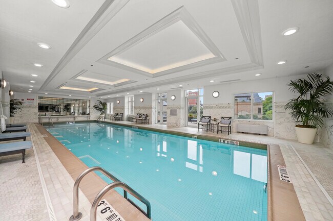 Building Photo - 2550 N Lakeview Ave