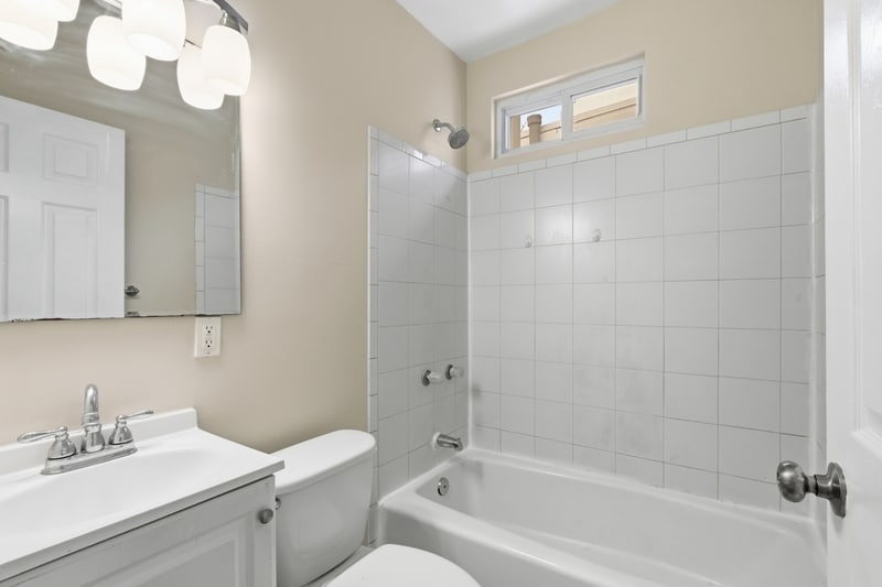 Building Photo - 212 S Loudon Ave