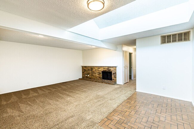 Building Photo - 1/2 Off 1st months rent