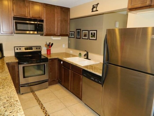 Building Photo - 3 bed/ 1 Bath in Desirable Park Hill Neighborhood