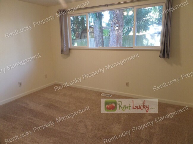 Building Photo - Adorable 3-Bedroom Home with Fenced Yard in Great Bothell Neighborhood!