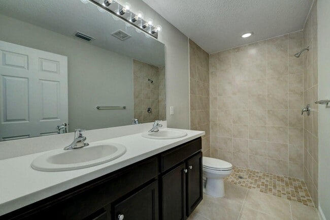 Building Photo - 799 SW Sardinia Ave