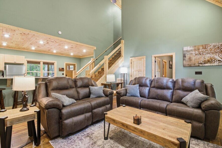 Building Photo - 3045 Jones Creek Ln