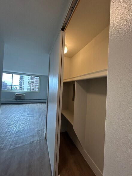 Building Photo - 1344 N Dearborn St