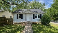 Building Photo - 2 Bed/1 Bath Home in Columbia w/Fence!