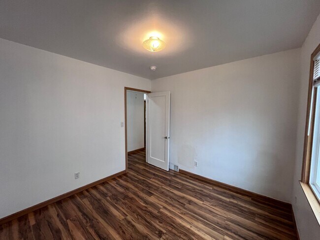Building Photo - Charming Bremerton Home with Fenced Yard