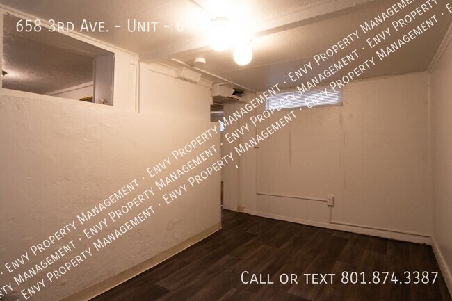 Building Photo - 658 3rd Ave