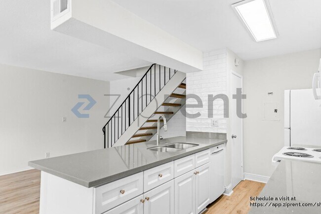 Building Photo - 5730 Allen Ave