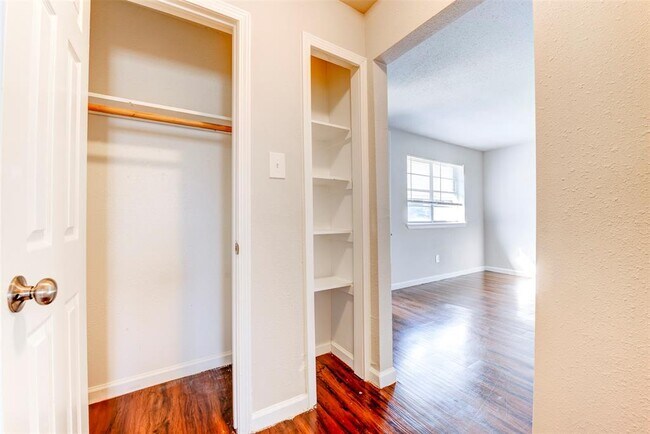 Building Photo - 5537 Cavalcade St