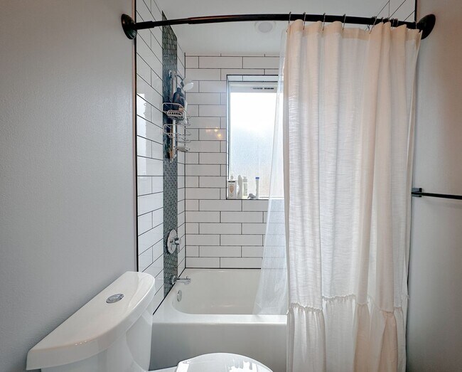 Building Photo - Modern 3 bed/ 2.5 bath townhome in Ballard!