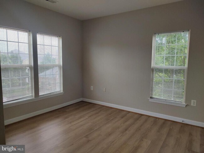 Building Photo - 42435 Hollyhock Terrace