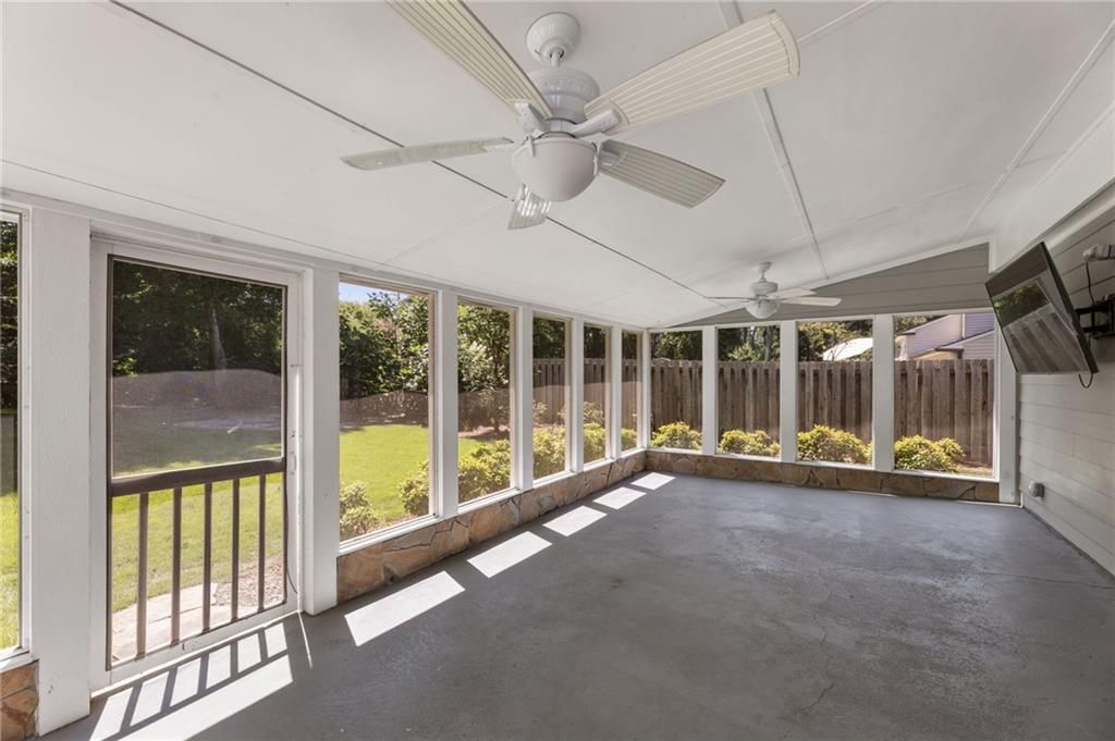 Building Photo - 472 Barnsdale Dr