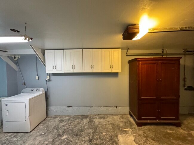 Building Photo - 1449 S Mayfair Ave