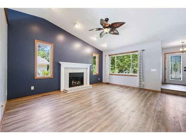 Building Photo - 11819 W River Rd