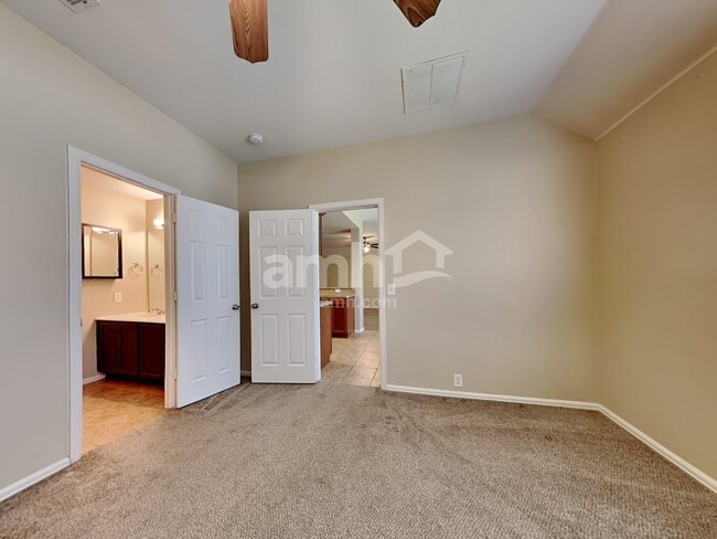 Building Photo - 714 Quail Hollow Dr